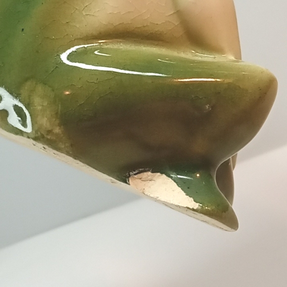 Vintage ceramic frog playing banjo infront of cattails planter. - Picture 9 of 10